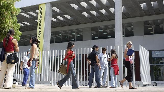 14-01-12-facultad-comunicacion-sevilla--644x362